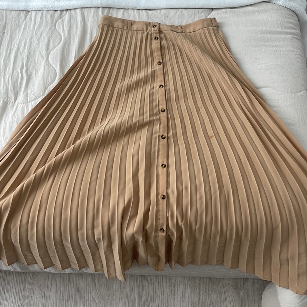 Tan pleated skirt!